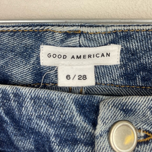 Good American Good Waist Crop Chewed Hem Jeans in Blue799 6/28 - Picture 6 of 7